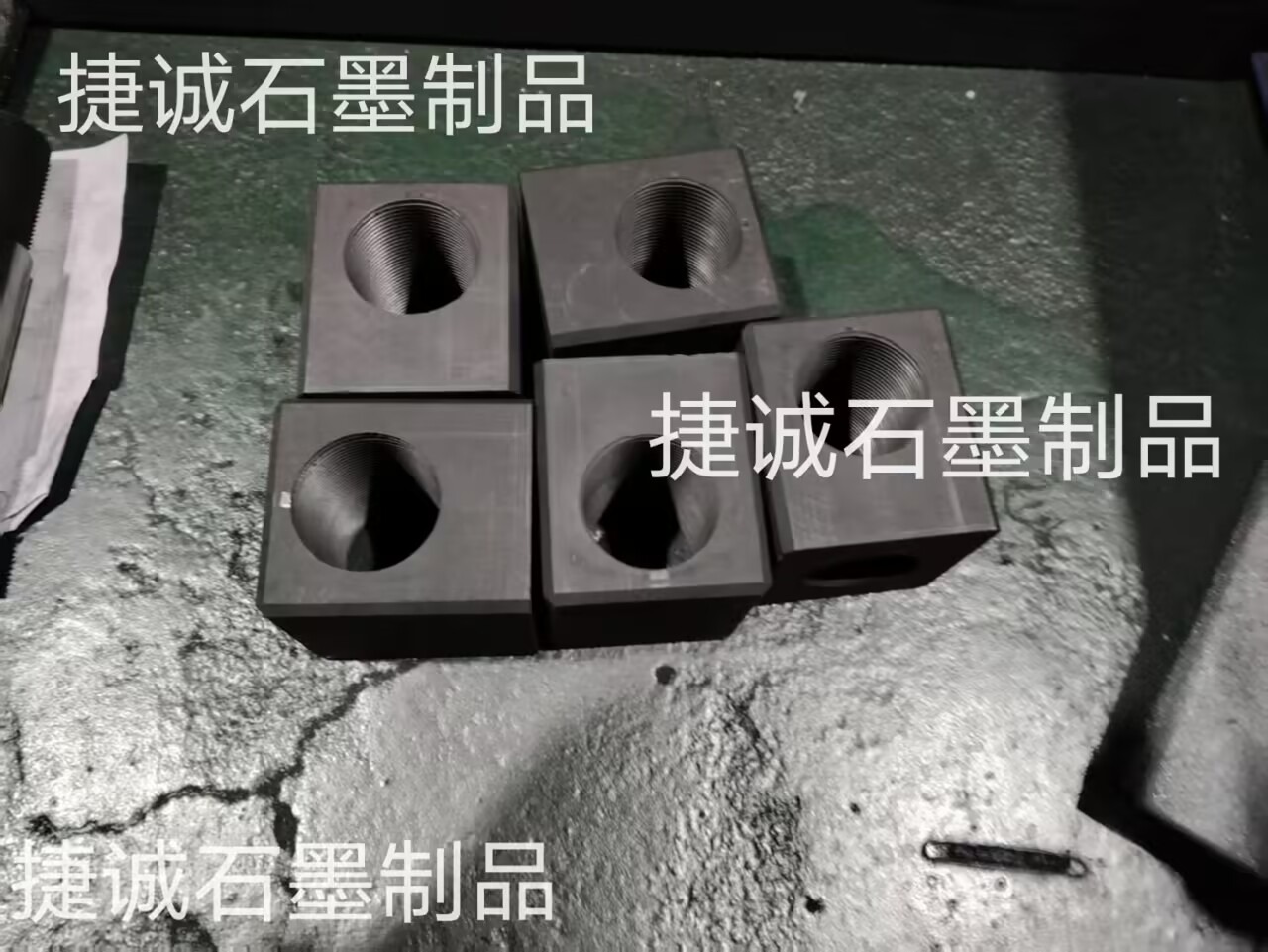 真空爐石墨電極頭，真空爐石墨件，真空爐石墨件石墨電極頭，真空爐石墨配件，真空爐石墨件加工，真空爐石墨件生產(chǎn)廠(chǎng)家